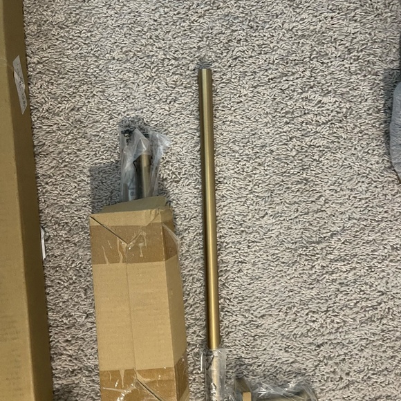 POTTERY BARN STANDARD BRASS CURTAN ROD.  CURTAIN ROD 96-120" AND WALL BRACKETS - Picture 4 of 5